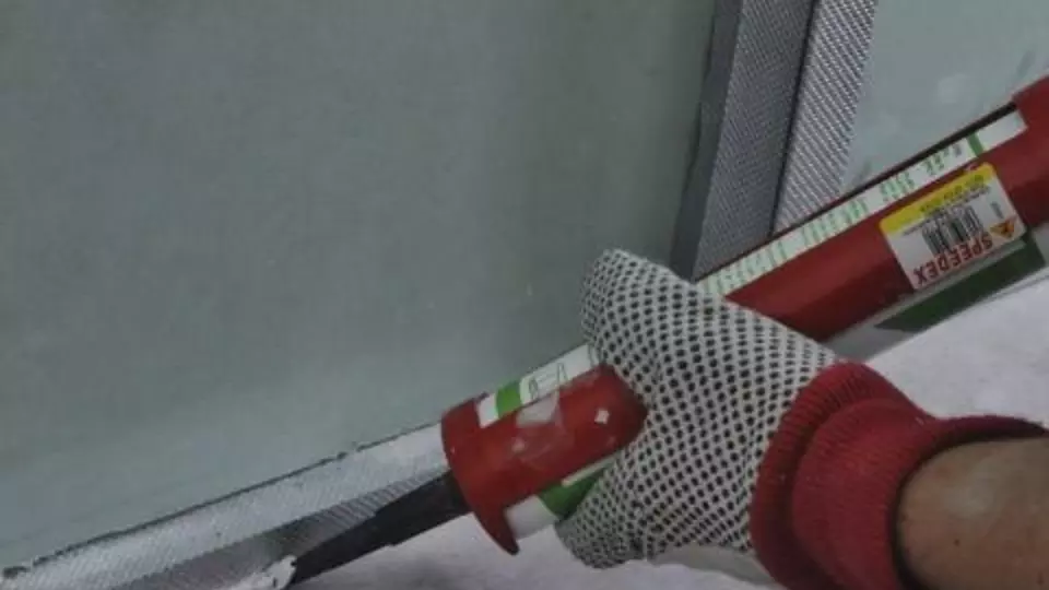5-apply-sealant-to-perimeter.